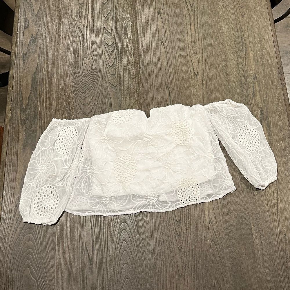 NWOT Guess White Eyelet Lace Off-The-Shoulder Blouse Size S
